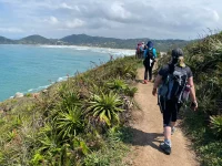 4-trilhas-em-sc-para-caminhada-que-voce-pode-fazer-com-vista-para-o-mar