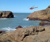 garopaba:-turista-chileno-entra-no-mar-para-resgatar-esposa-e-morre-afogado-na-praia-da-barra