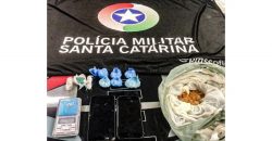 policia-apreende-maconha-e-pedras-de-crack-prontas-para-venda-com-traficante-que-ja-era-procurado,-mas-que-acabou-escapando