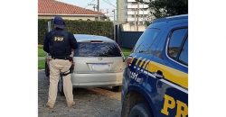 carro-furtado-e-recuperado-em-imbituba-e-ladrao-diz-a-policia-que-automovel-seria-vendido-em-criciuma