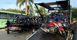 ‘enxame-barulhento’,-pm-apreende-mais-de-20-motocicletas-apos-grupo-perturbar-moradores-em-sc