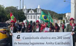 caminhada-em-celebracao-aos-202-anos-de-anita-garibaldi-ocorre-em-laguna