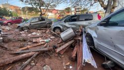 reservatorio-de-agua-da-casan-se-rompe-e-causa-destruicao-em-florianopolis-(sc)