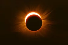 eclipse-solar-anular:-veja-horarios-para-ver-fenomeno-no-ceu-neste-sabado