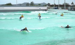 piscina-de-ondas-artificiais-e-inaugurada-em-sc