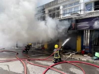 incendio-atinge-loja-de-presentes-no-centro-de-imbituba-(sc)