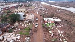 em-visita-ao-vale-do-taquari,-governador-do-rs-fala-sobre-reconstrucao-de-moradias