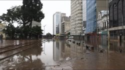 moradores-de-porto-alegre-enfrentam-os-desafios-de-voltar-a-rotina